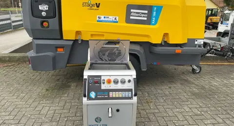 GSK package deal: dry ice blasting machine and 11 m³ air compressor with NK-WA-PD fine filter ZTV-SIB, emission stage 5